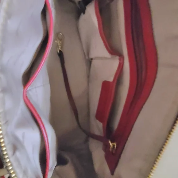 Michael Kors Purs Studio Mercer Medium Heritage Logo Duffel in Natural WineRed. - Picture 8 of 14